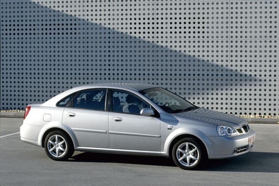  Daewoo Nubira 2003 года  (фото 16 из 19)